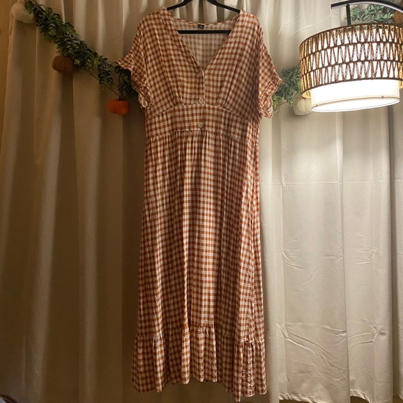SHEIN Dresses & Skirts - 🧡Cute Gingham Dress🤍